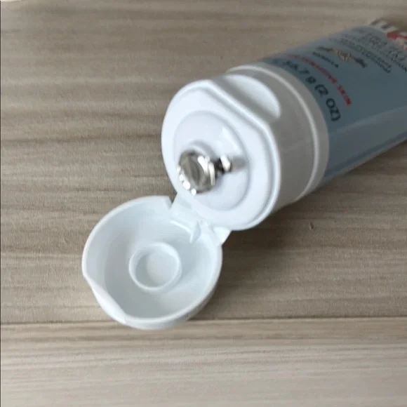 First Aid Beauty serum and crème - Picture 4 of 6